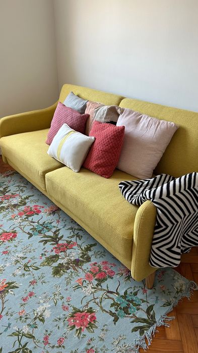 Sofá cama 3 lugares amarelo