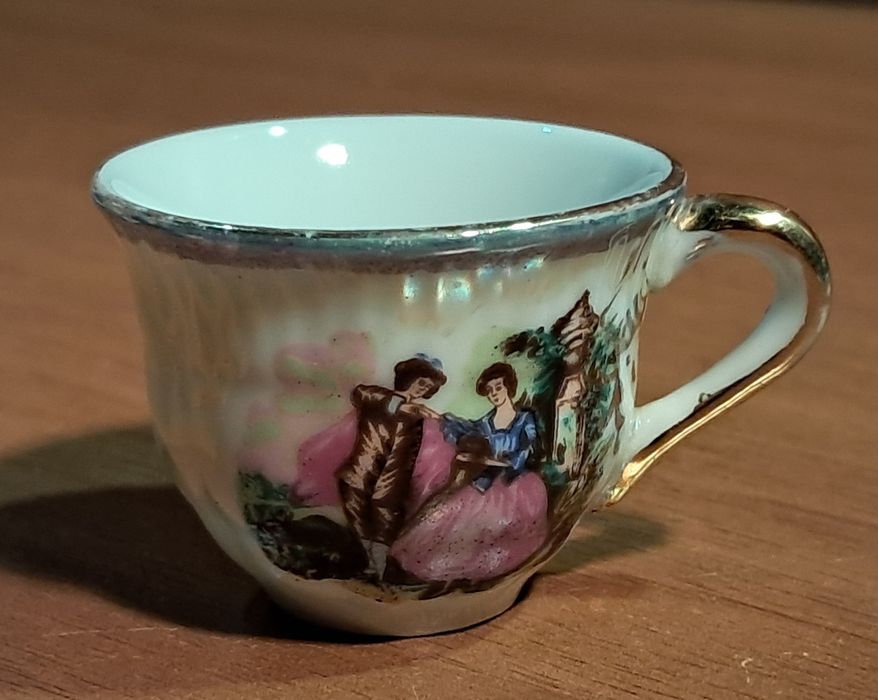 Миниатюра Чашки и блюдца.