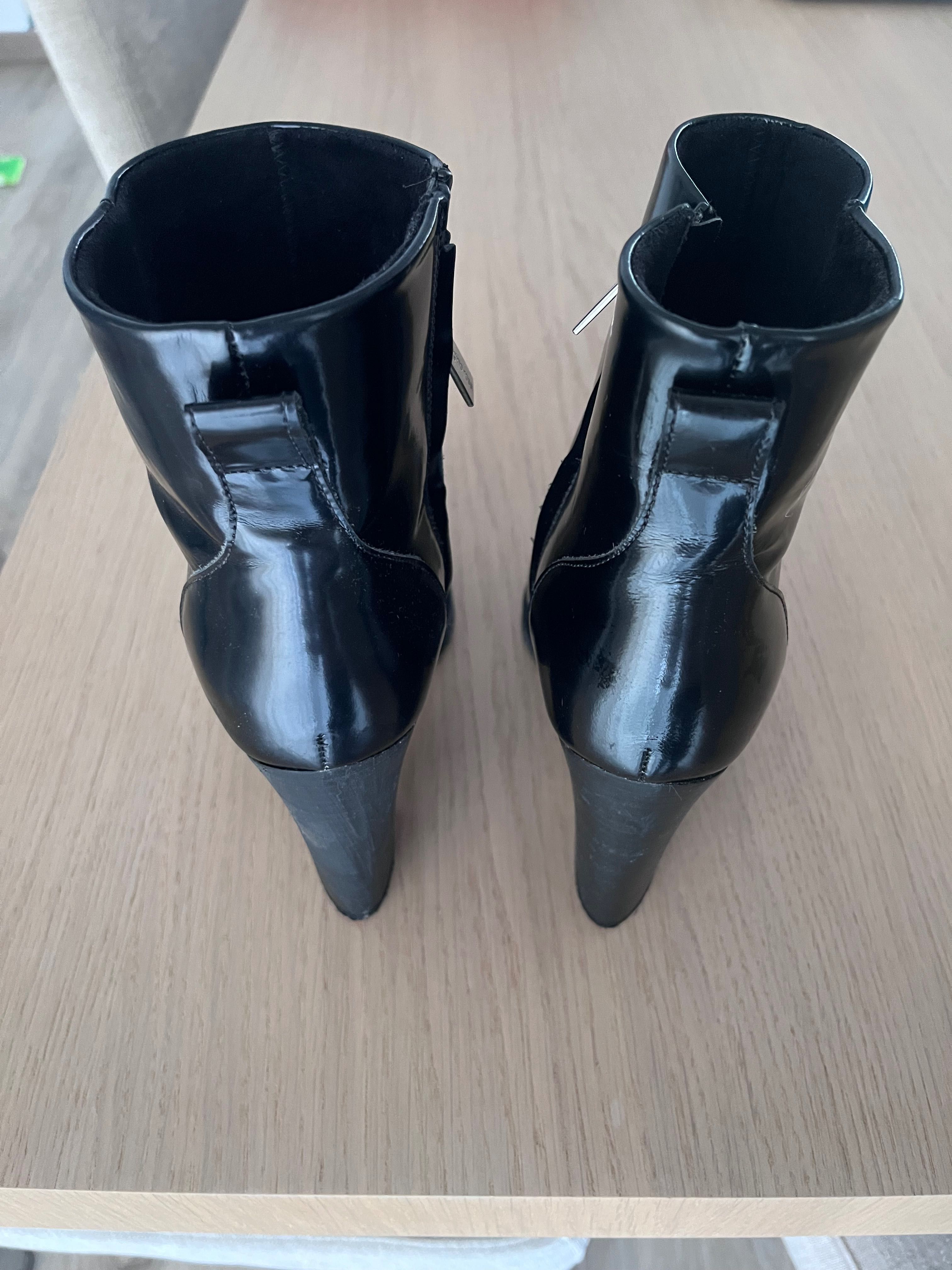 Botins pretos em pele Gino Rossi, número 39