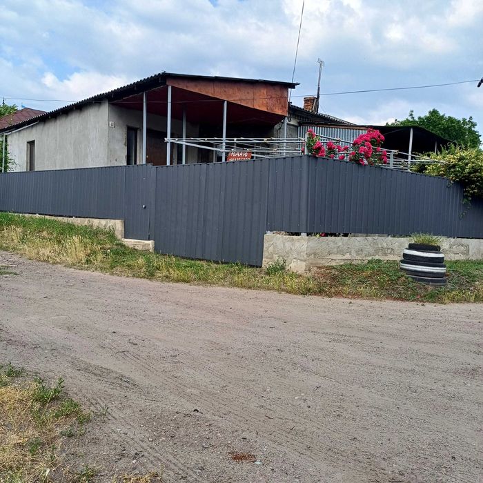 Продаж півбудинку,район центральних мостів,лодочної станції.