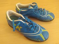Buty sportowe / korki / śnieżynki - rozm. 30 / 18 cm