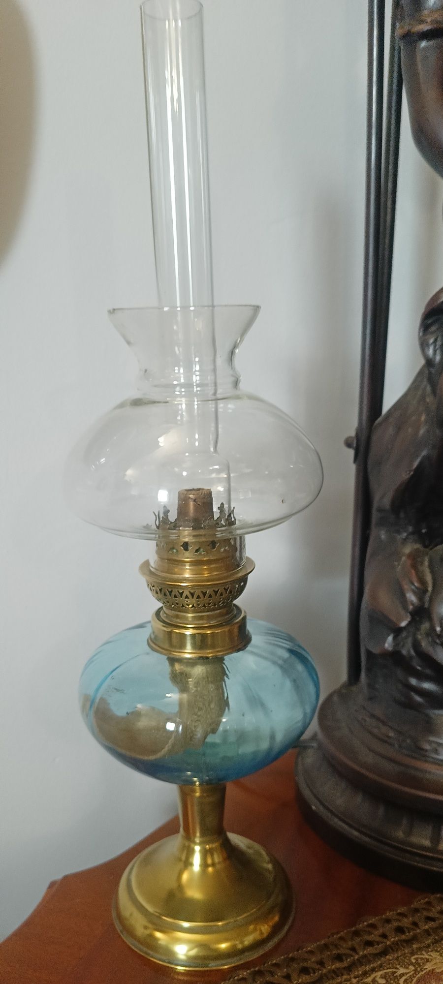 Piękna stara lampa naftowa