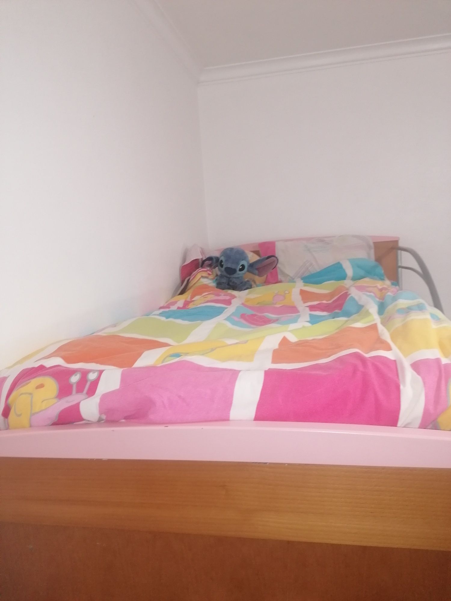 Cama usada p/ menina