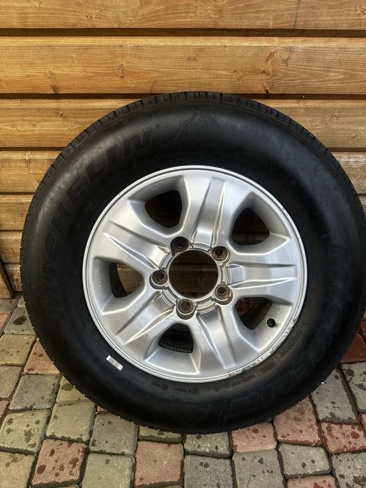 Продам шину  275/65 р 17