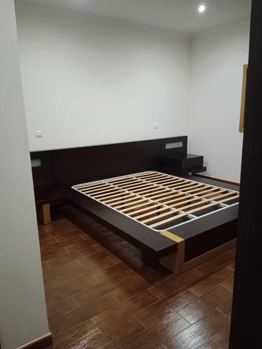 Cama de casal em perfeito estado