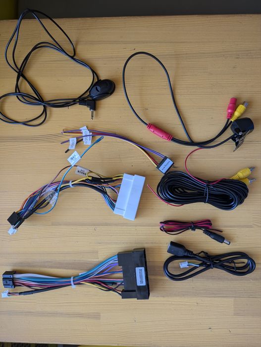 Кабелі для магнітоли
