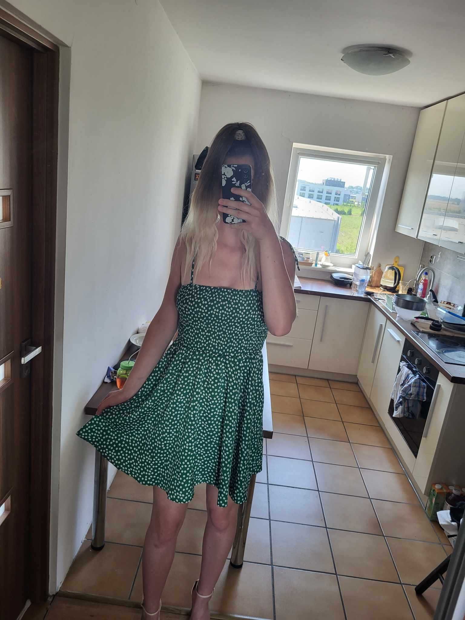 Zielona rozkloszowana sukienka w kwiatuszki S