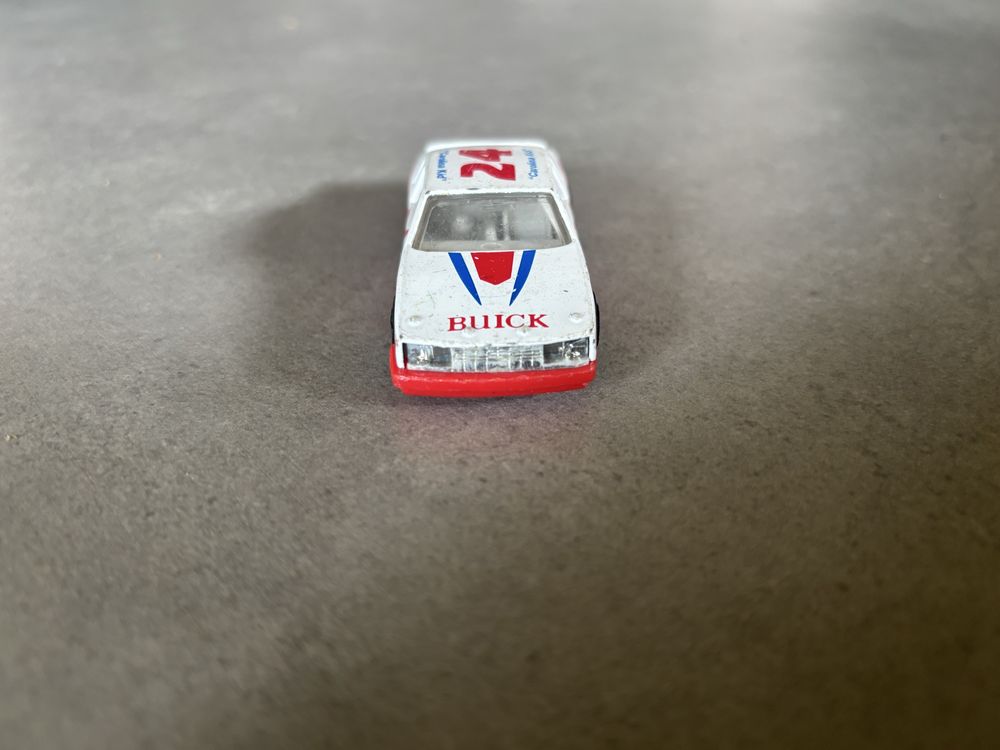 Model Resorak Maisto Buick LeSabre Stock Car