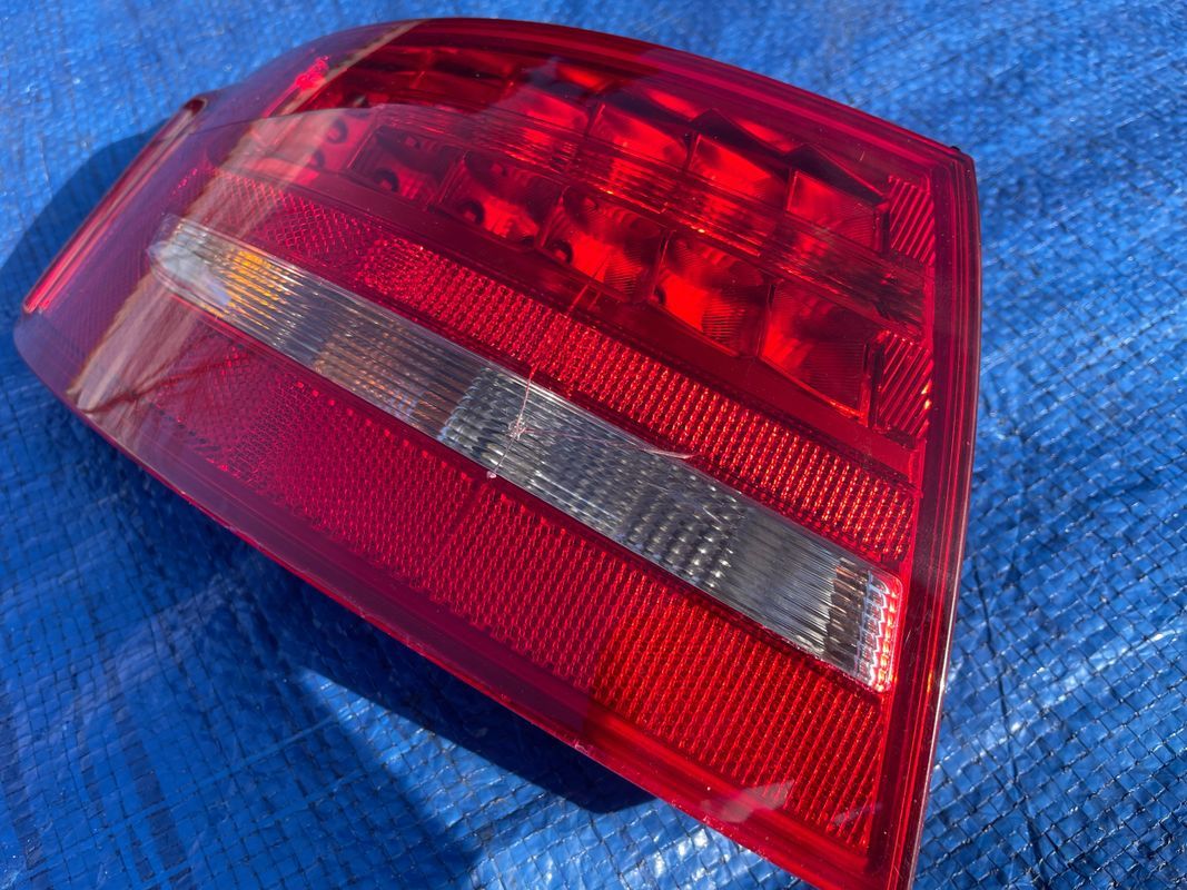 Audi A4 B8 Lampa Lewa Tył Tylna Led Kombi Avant 8kb