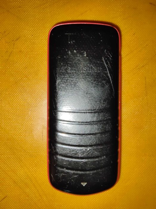 Кнопочный телефон Samsung GT-E1080i