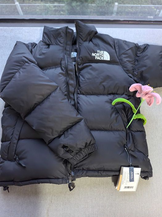 Czarny uniwersalny kurtka puchowa – modna i ciepła!