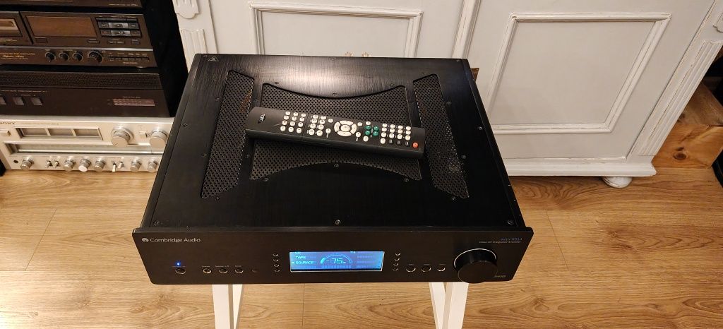 Audiofilski wzmacniacz Cambridge Audio AZUR 851A.