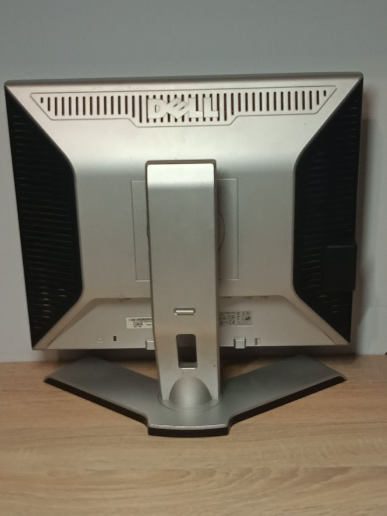 Monitor Dell 19" 1907FPt Pivot, DVI, VGA, hub USB, kable