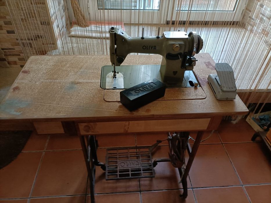 Máquina de costura Oliva