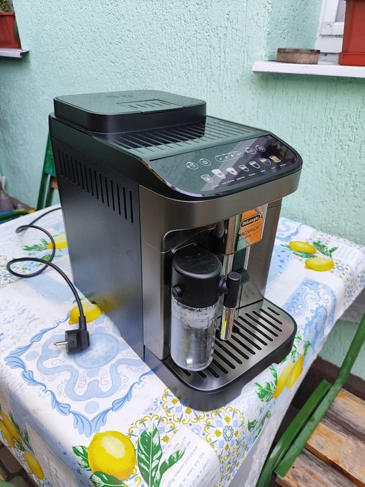 Кофемашина,кофеварка Delonghi Magnifica EVO 2022год
