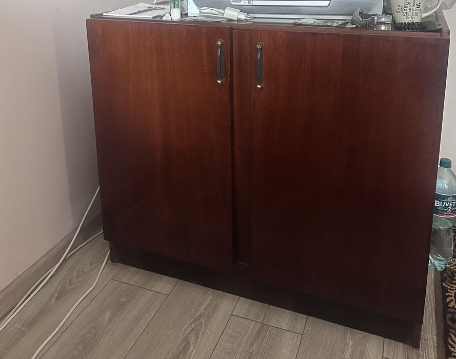 Томбочка під телевізор