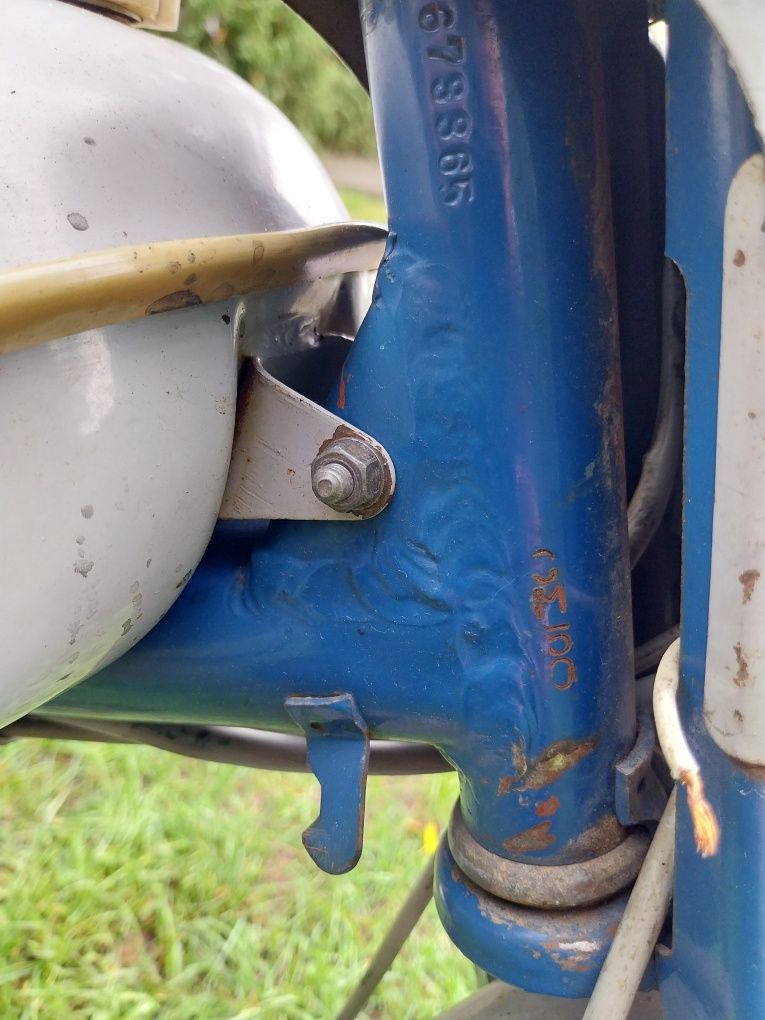 Motorower komar sztywniak