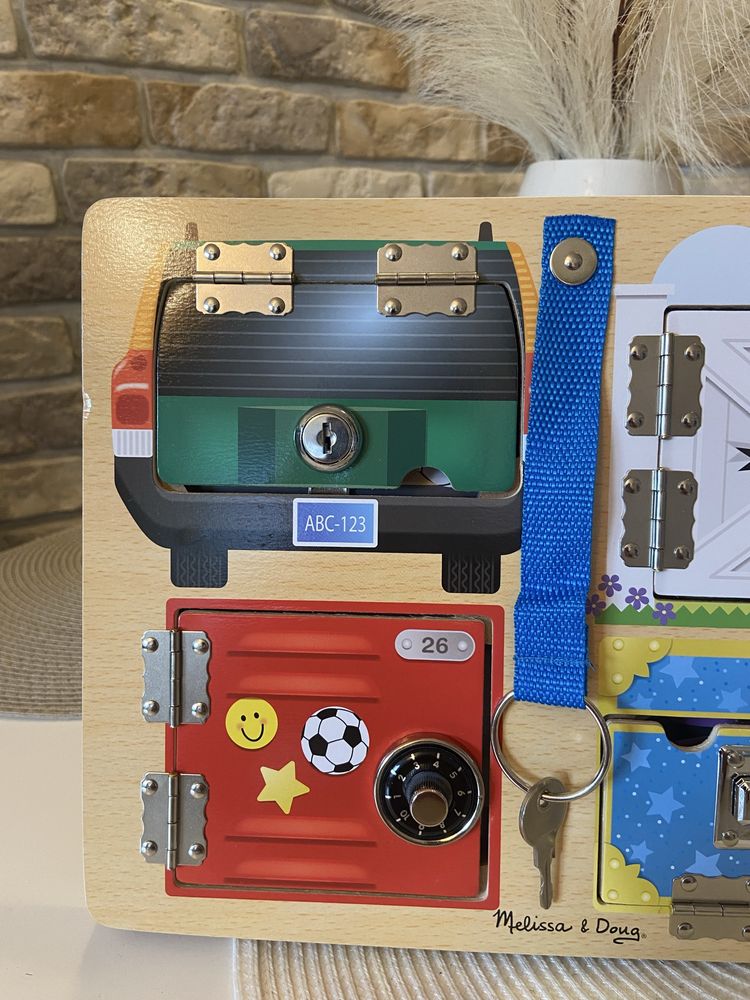 Tablica edukacyjna zamki Melissa & Doug drewniana