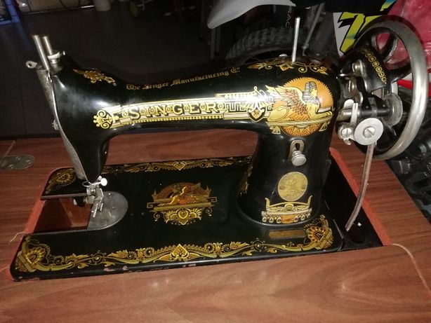 Máquina de costura singer antiga