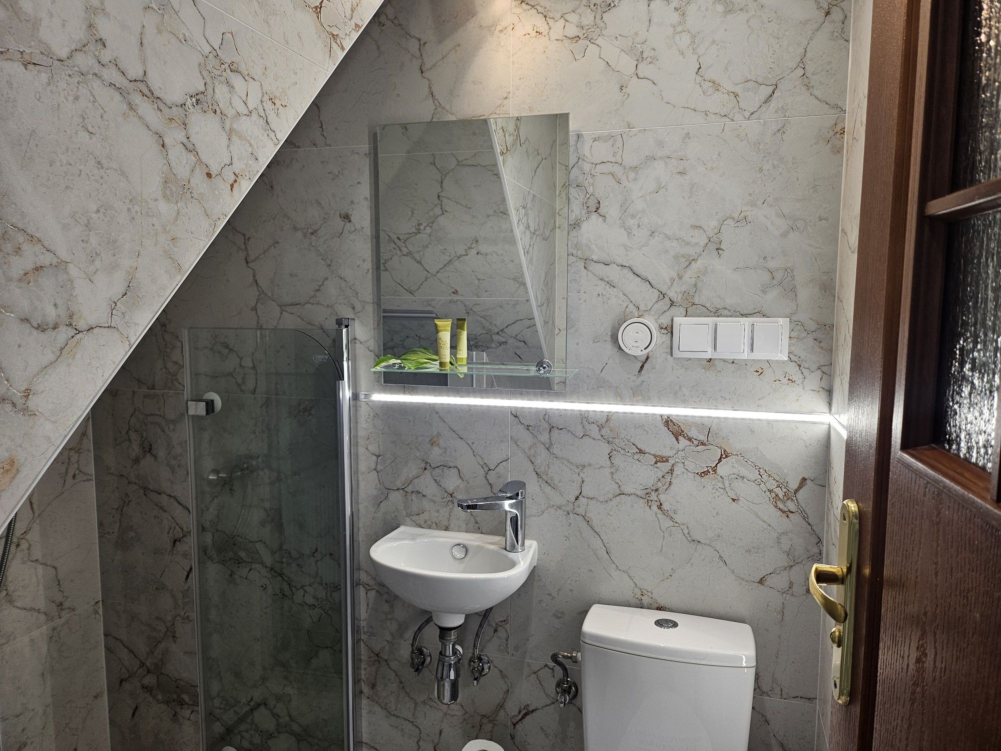 Dwu pokojowy apartament z kuchnią i łazienką ul. Ojcowska
