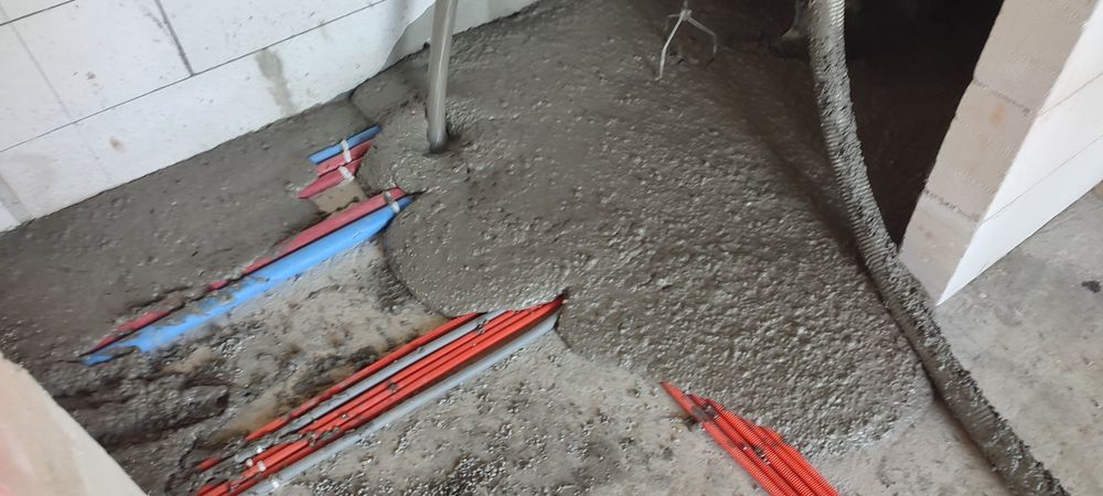Płynny styropian nie Styrobeton zastępstwo styropianu pod podłogówke