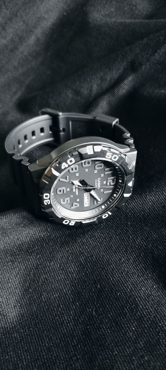 Бомбезний годинник від Casio