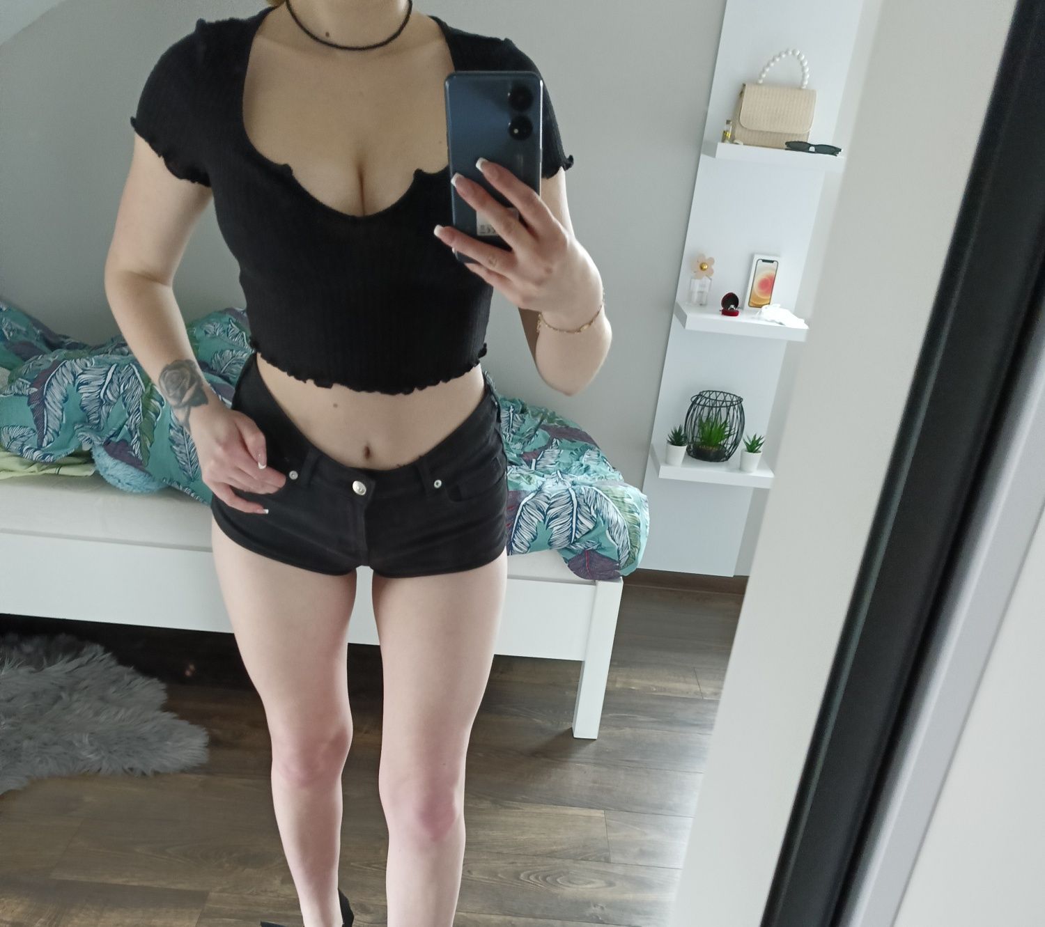 Seksi czarne krótkie spodenki,r.S,H&M