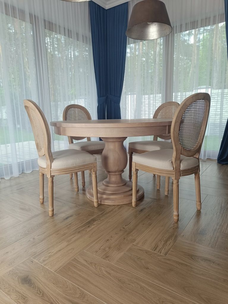 Okrągły stół dębowy model Tulipan lity dąb