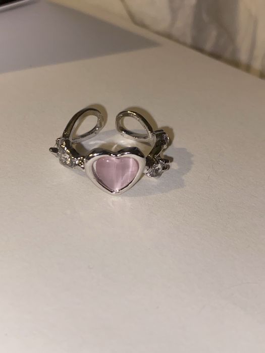 Каблучка з родевим каменем у вигляді серця