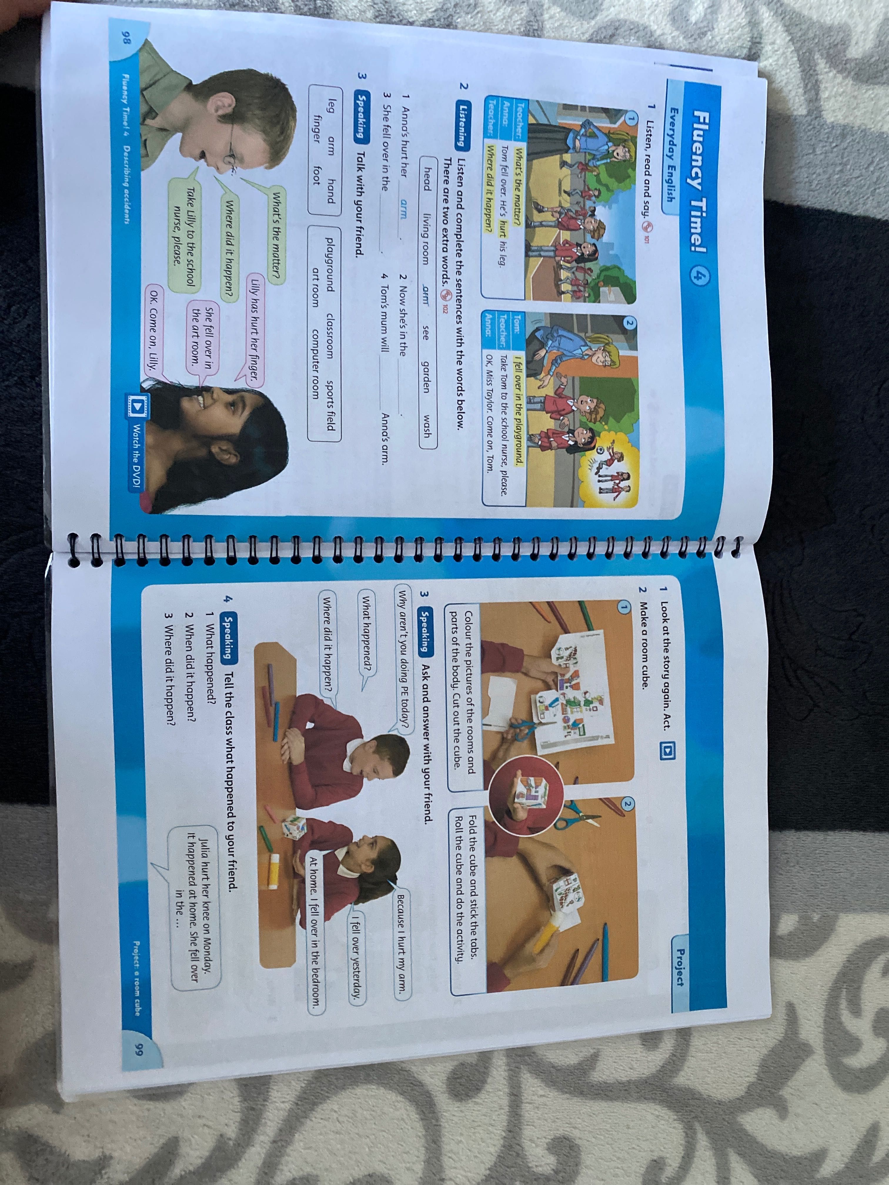 Family and friends 4 Class Book, Workbook