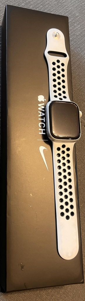 Iwatch 7 Nike 44 mm

Na sprzedaż iWatch Nike 7 44 mm. Posiada folię oc