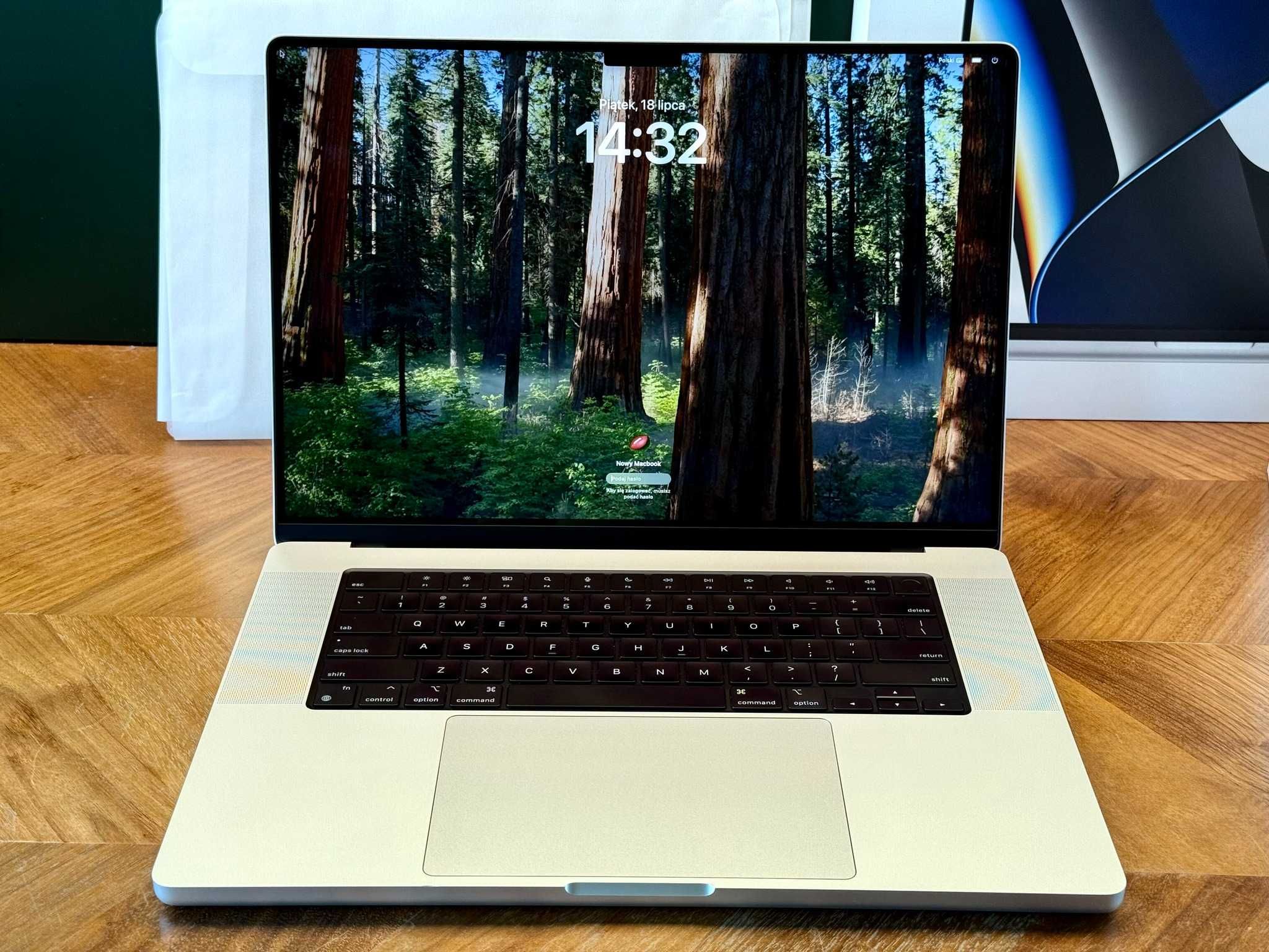 Laptop MacBook Pro 16” M1 MAX / 32GB RAM / 1TB SSD / 32 GPU AppleCare