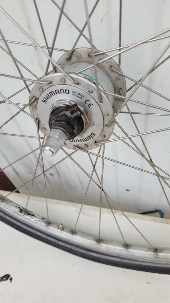 Koło rowerowe przednie 28 cali z prądnicą Shimano