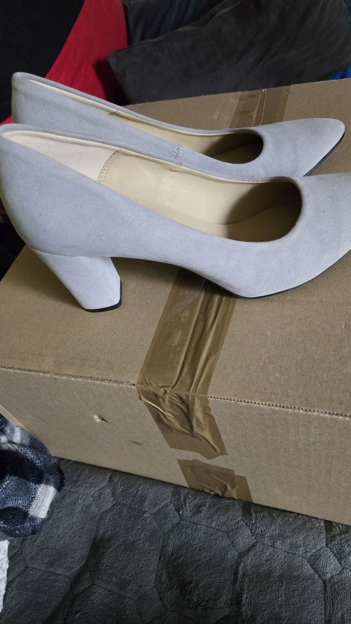 Buty na slupku.szare.