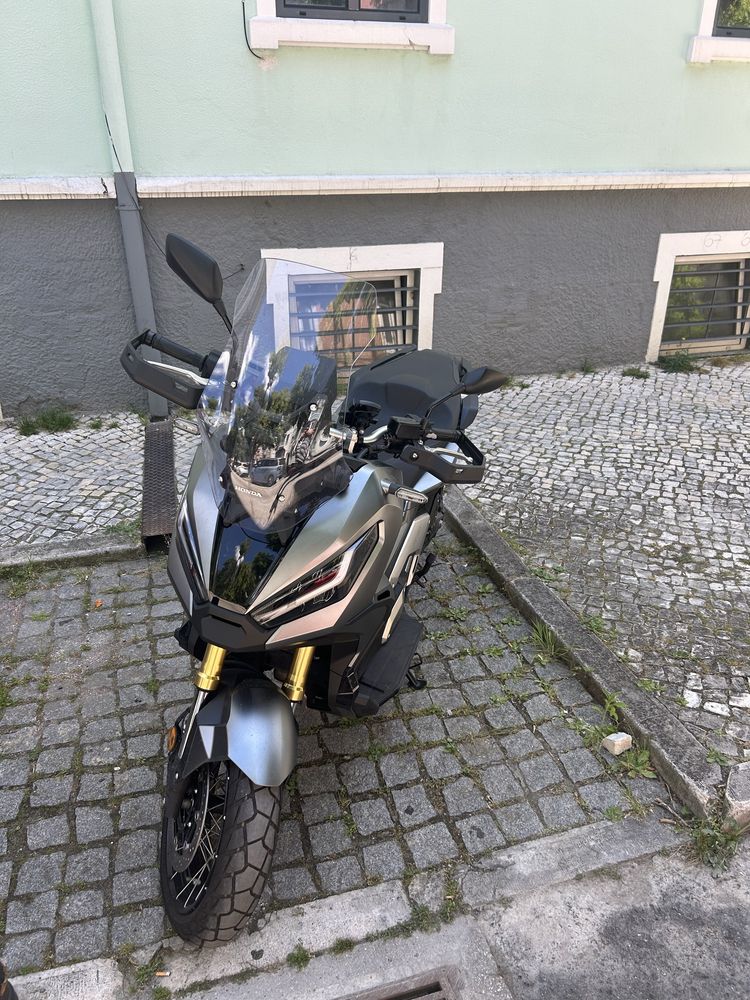 Vendo Xadv 750 com 1500 Km com garantia válida até 2026