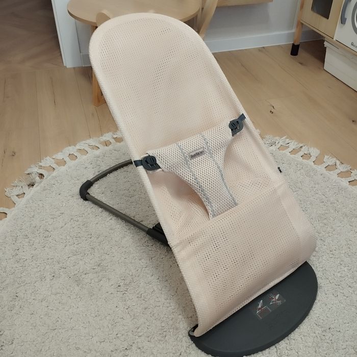 Leżaczek bujaczek babybjorn bliss mesh pearly pink