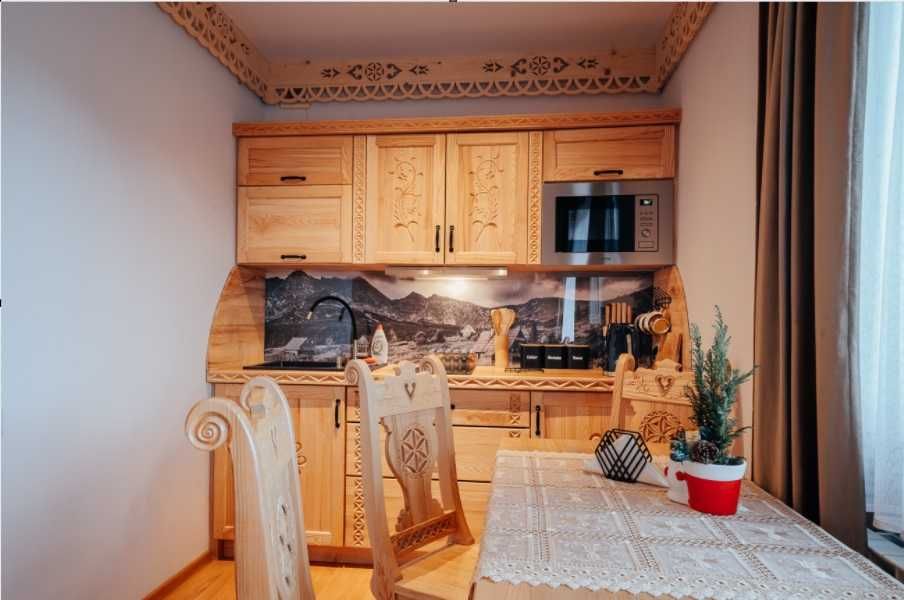 Apartament pokój z widokiem na góry balkonem atrakcje dla dzieci