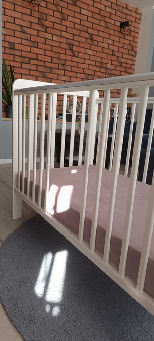 Łóżeczko niemowlęce z materacem