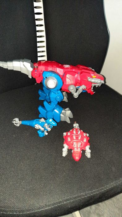 Dinozaur zmieniający się w robota