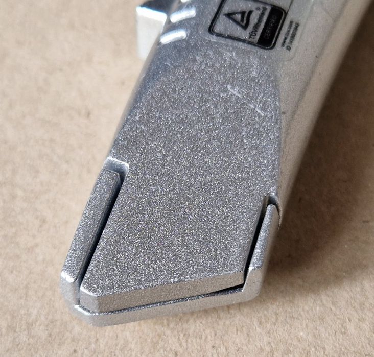 nóż metalowy automatyczny z chowanym ostrzem - Tajima