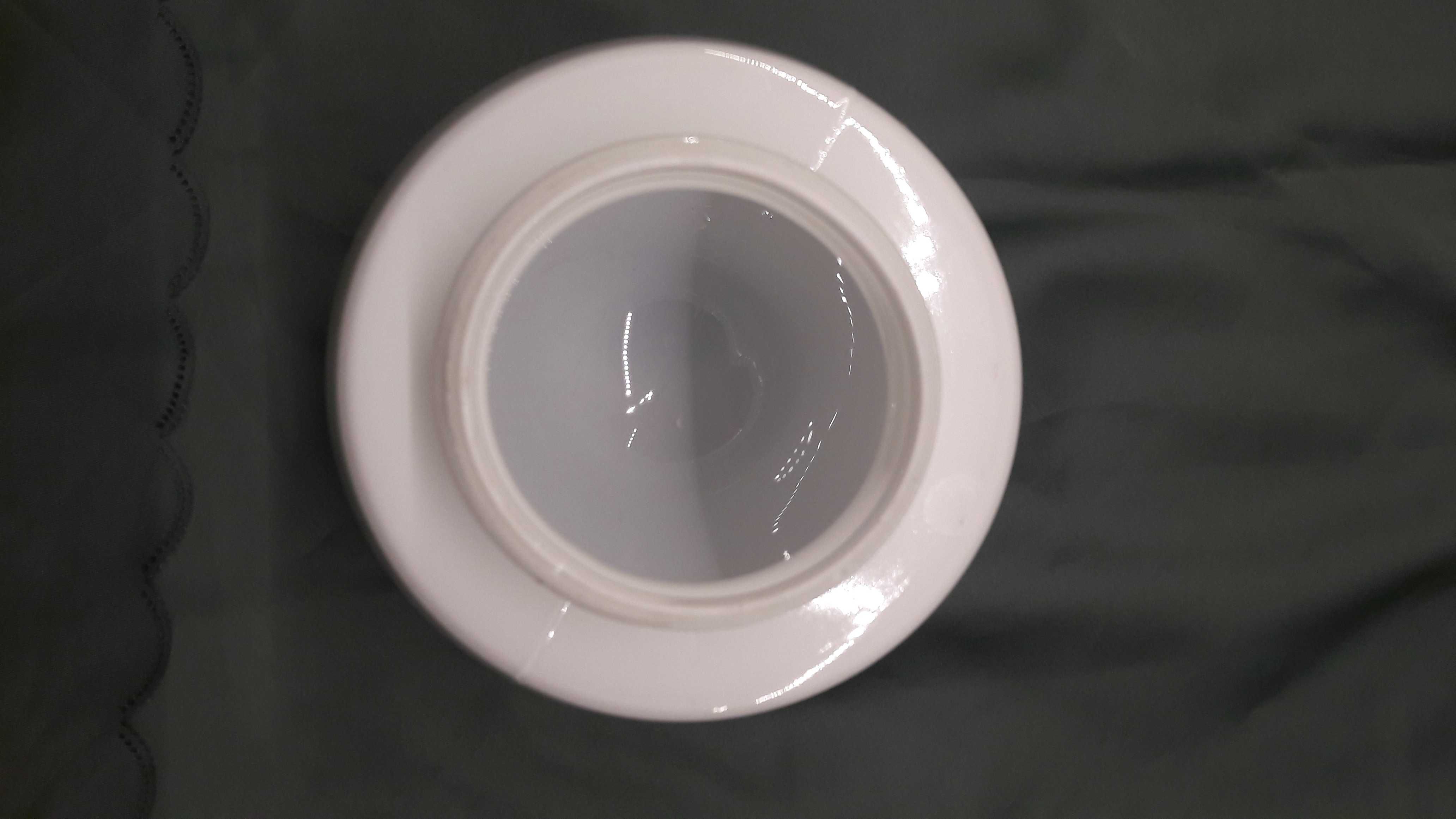 Klosz szklany okrągły biały na lampę