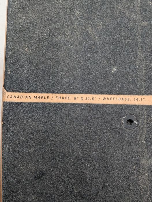 Skate feito de madeira canadiana