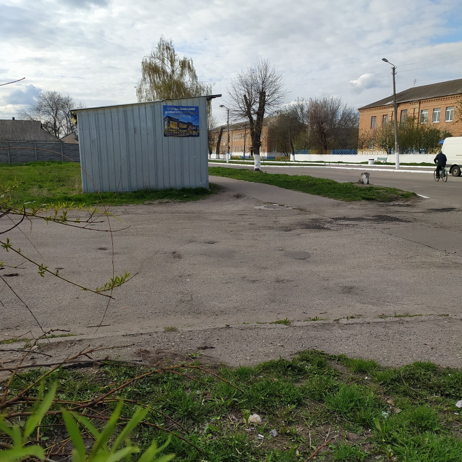 Оренда в Узині, торгівельний павільйон,в центрі,дині кавуни,помідори,