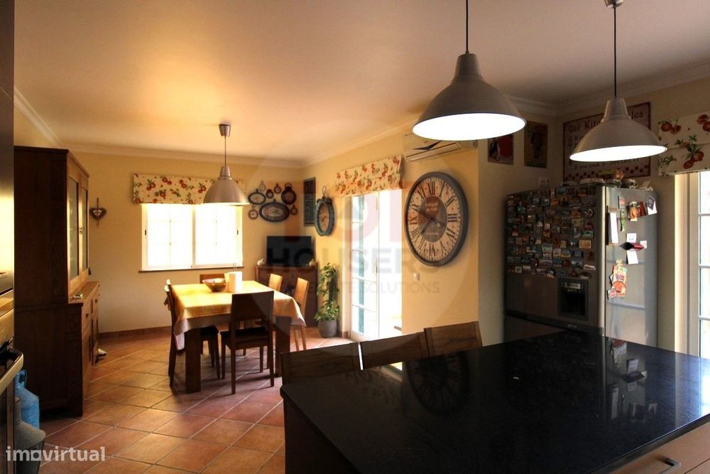 Moradia T3+1 em Olhão com áreas amplas e excelentes funcionalidades