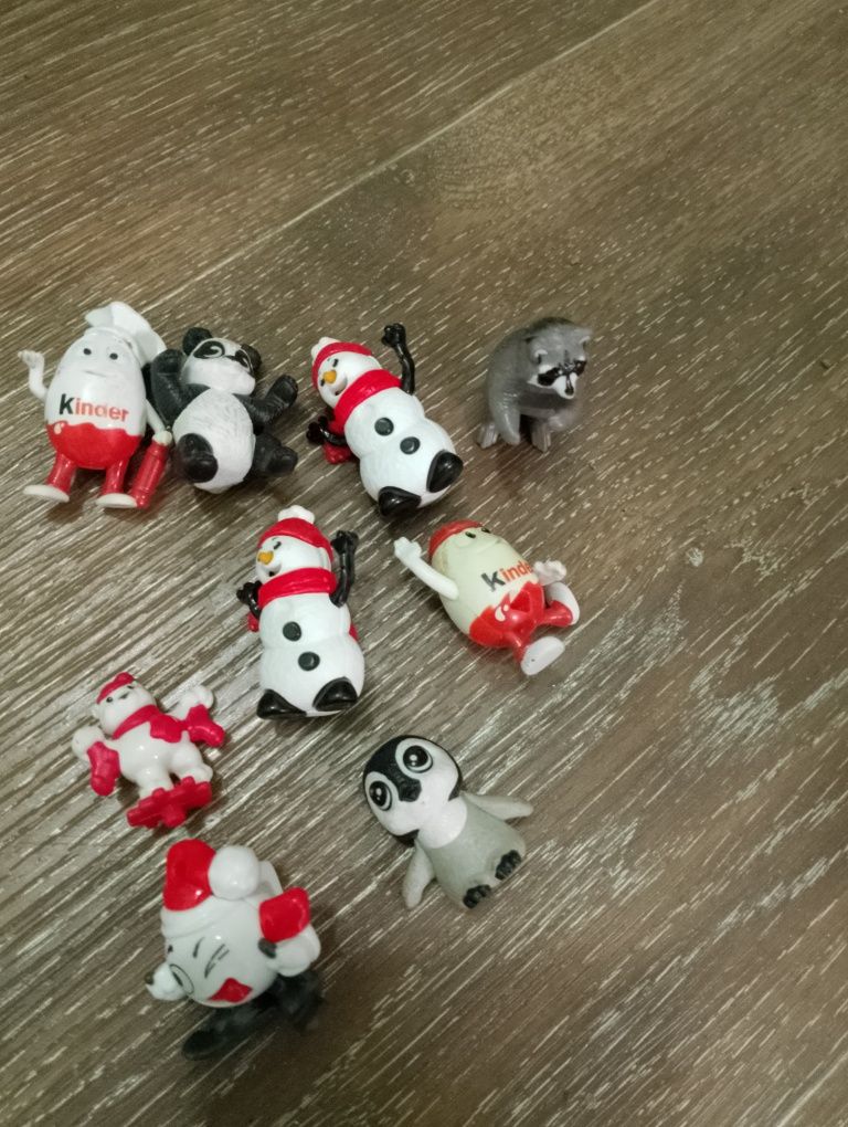 Продам лотом киндери играшки  цена за шт