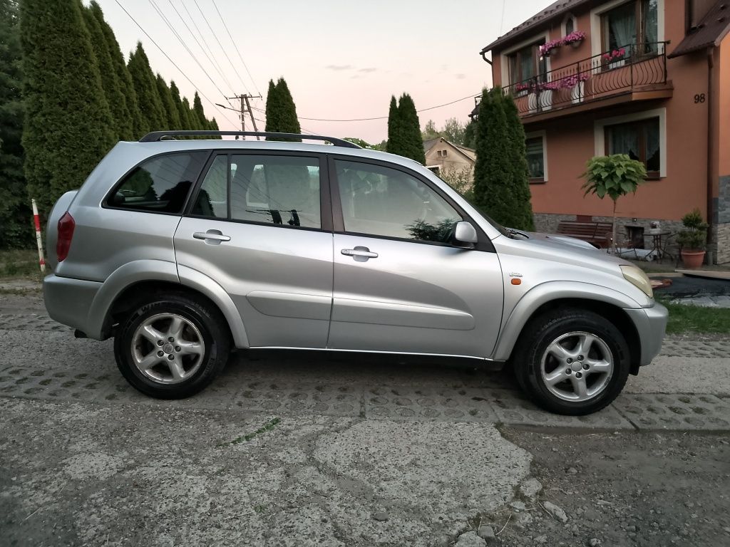 Sprzedam toyota rav4 2.0D4D 2003rok klima stan dobry