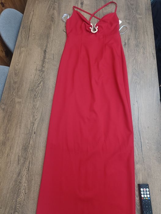 Vestido vermelho teorema tamanho 36 com pormenor em dourado no decote