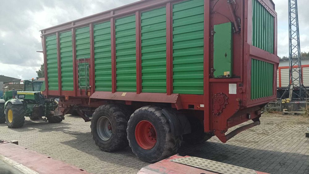 Przyczepa objętościowa STRAUTMANN 2246