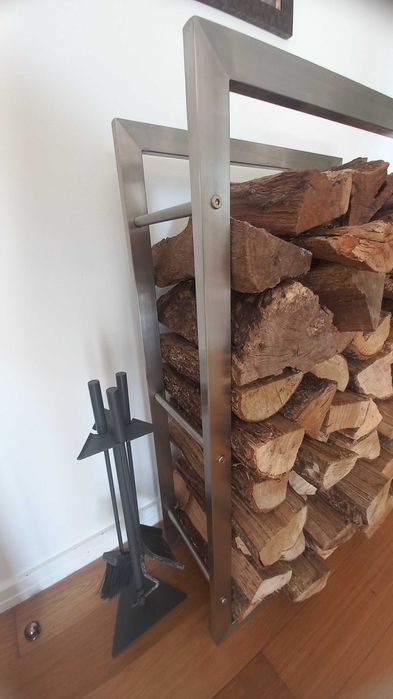 Suporte para lenha moderno