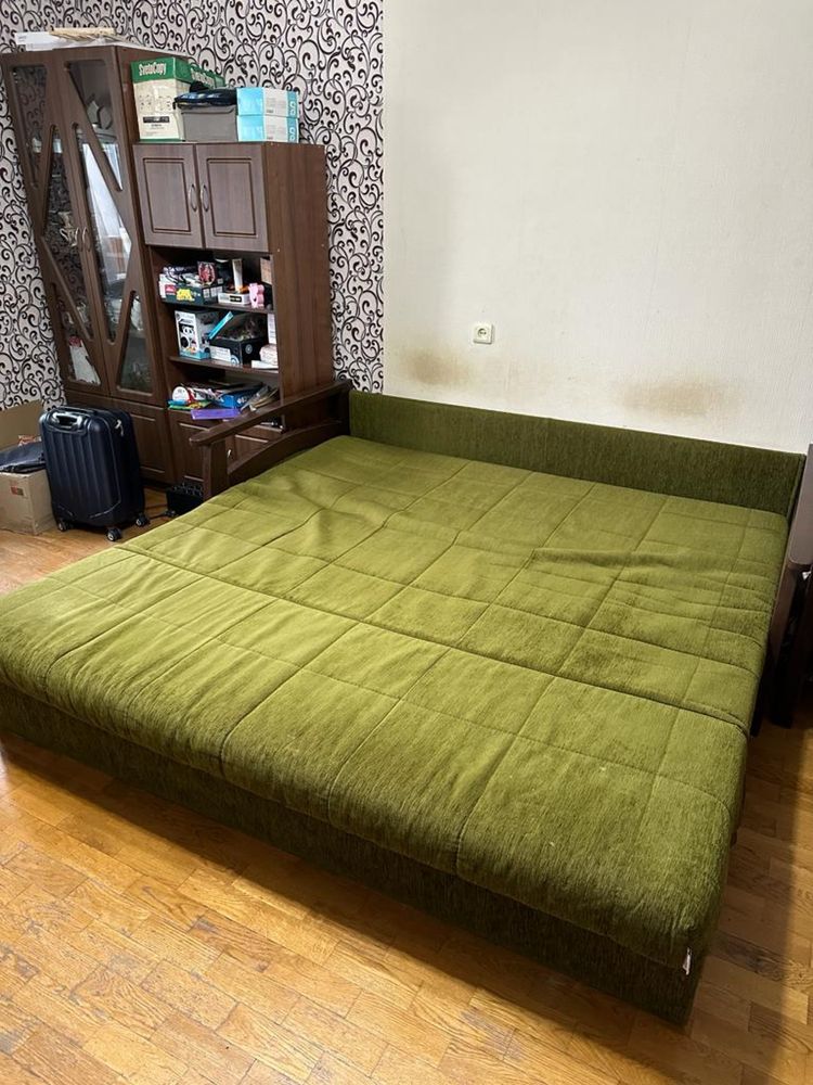 Продам розкладний диван 200х220 відмінної якості.